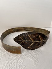 Vintage 80  s Chunky Hammered Metal Waist Belt Leaf Buckle Size M 32  GOLD Tone