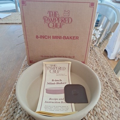 New Pampered Chef 8 Inch Stoneware Mini Baker Ovenware + Scraper