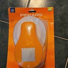 Fiskars 101440-1001 4XL Lever Punch Scalloped Square Shapes Paper Punch