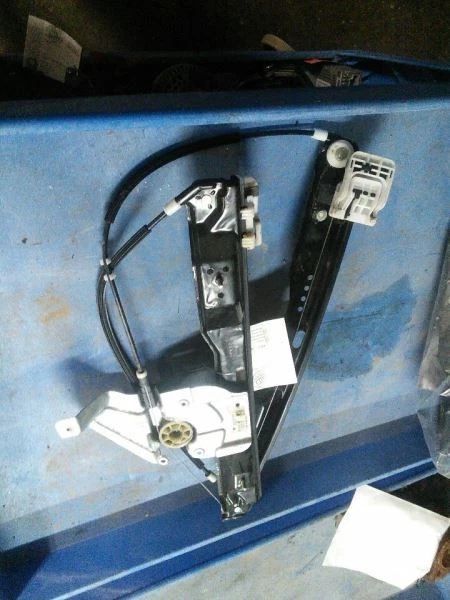 Regulador de ventana delantera del conductor eléctrico sin motor se adapta a 10-19 TAURUS 338589 Foto 3 de 4