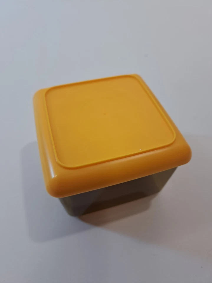 1976 Boggle Word Game Replacement part piece die holder - Image 4 of 4