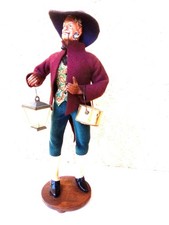 1 santon ancien habillé signé  Jouglas  sous le dessous du socle en bois