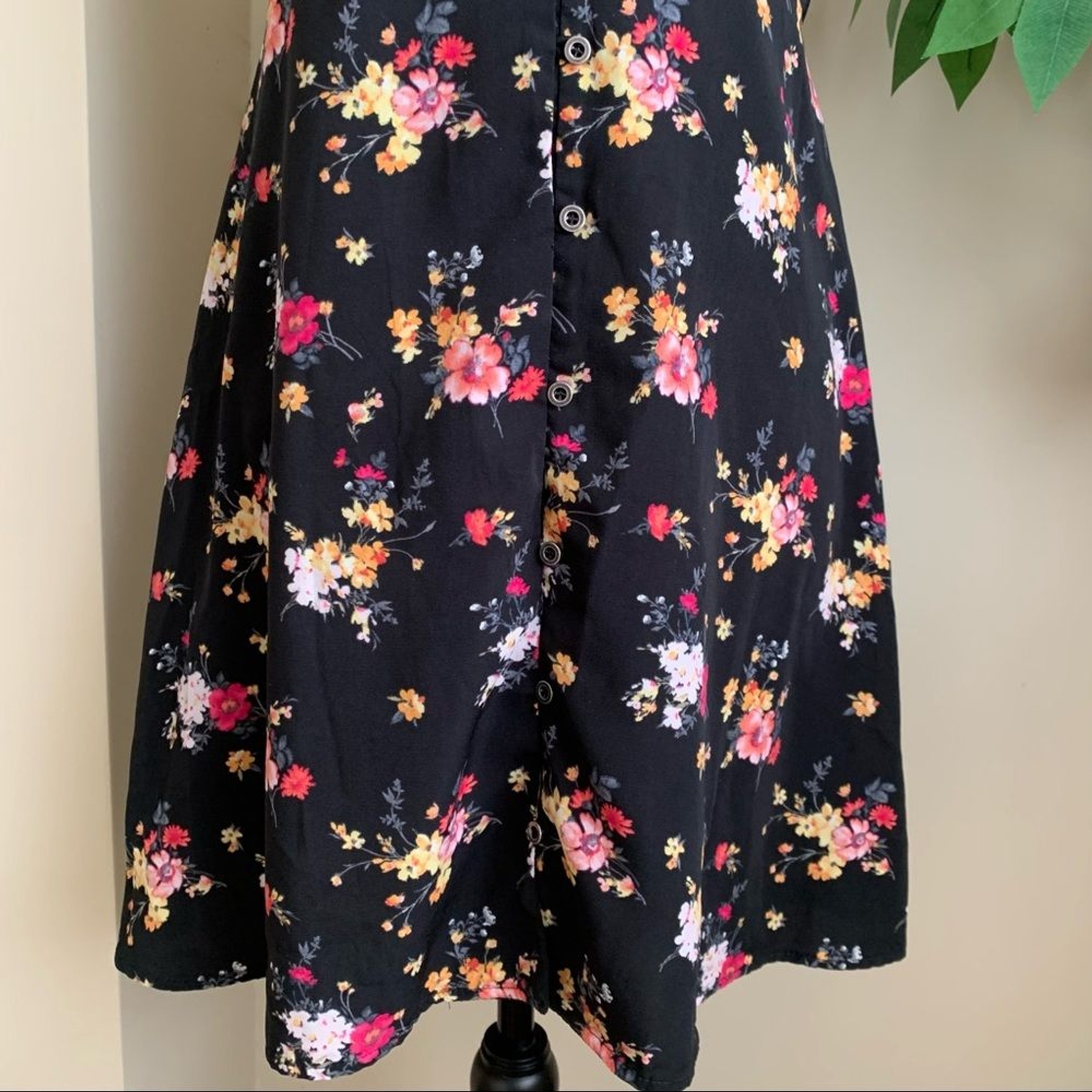 Max Studio Sleeveless Button Down Collared Floral… - image 6