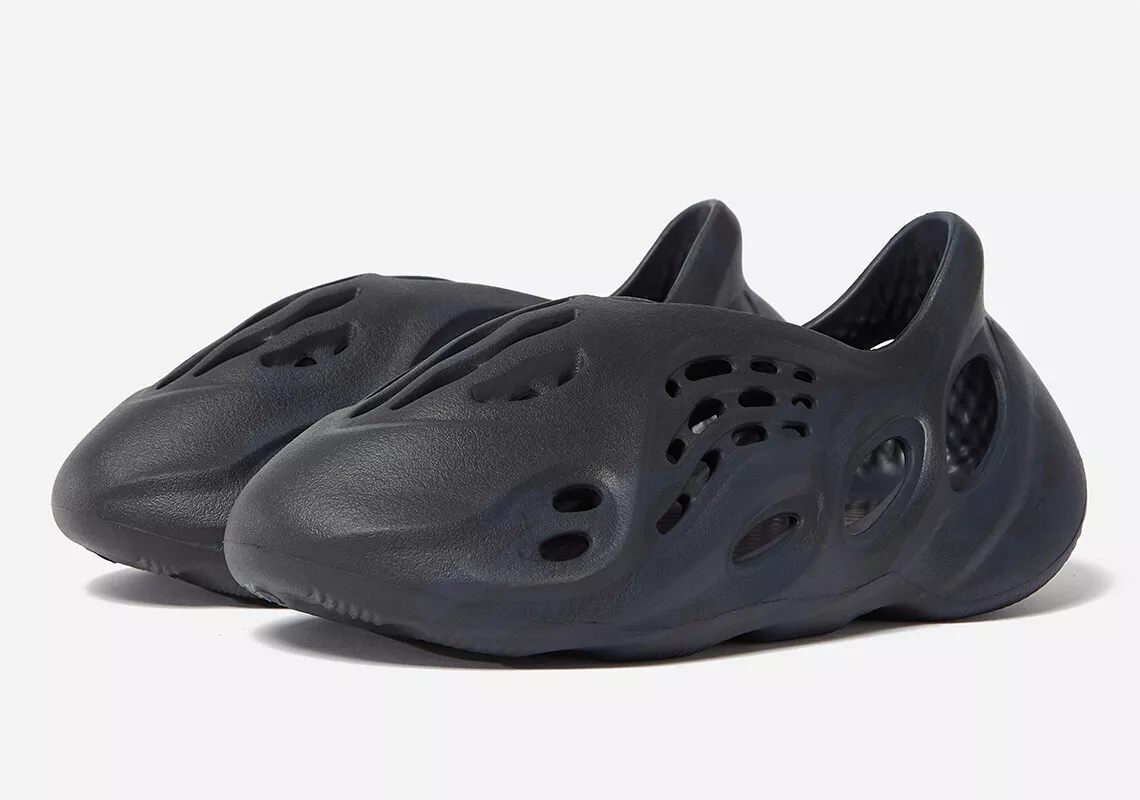 Adidas hotsell yeezy bleu