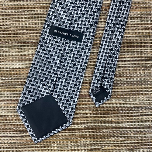 Geoffrey Beene 100 % Seide Herren Krawatte in 3D Muster schwarz & grau 57,5" x 3,75" - Bild 3 von 5