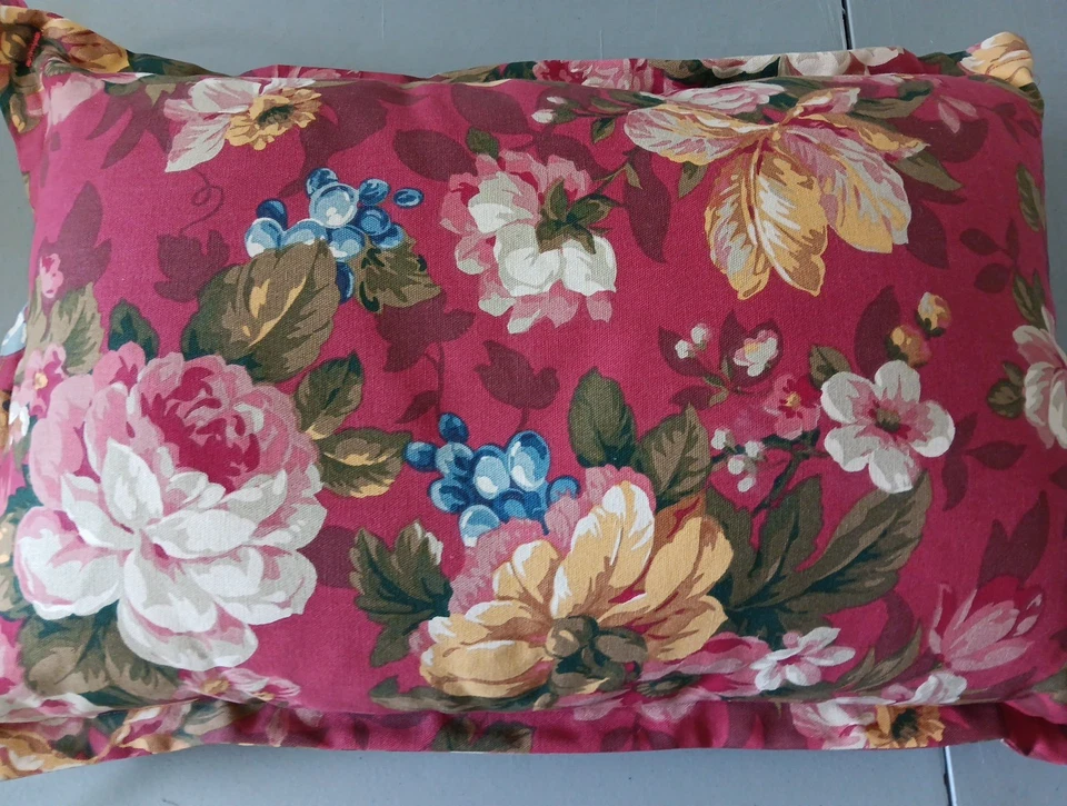 Almohada de respaldo de silla de colección GRANDE oblonga floral cottagecore repollo rosa rojo Foto 3 de 4