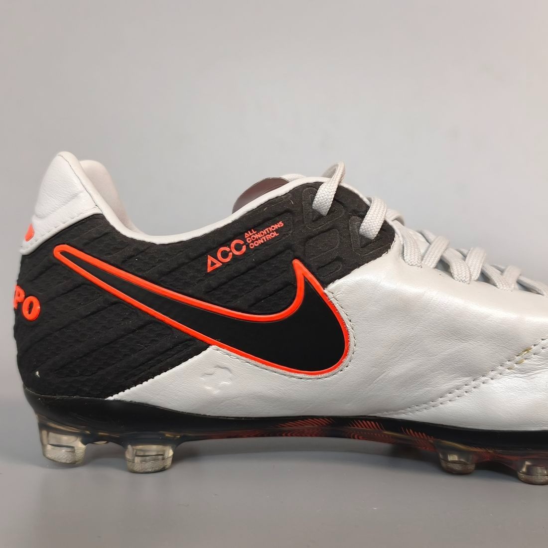 NIKE TIEMPO LEGEND VI AG-R UK 6 US 6,5 EU 39 819712-001 FOOTBALL