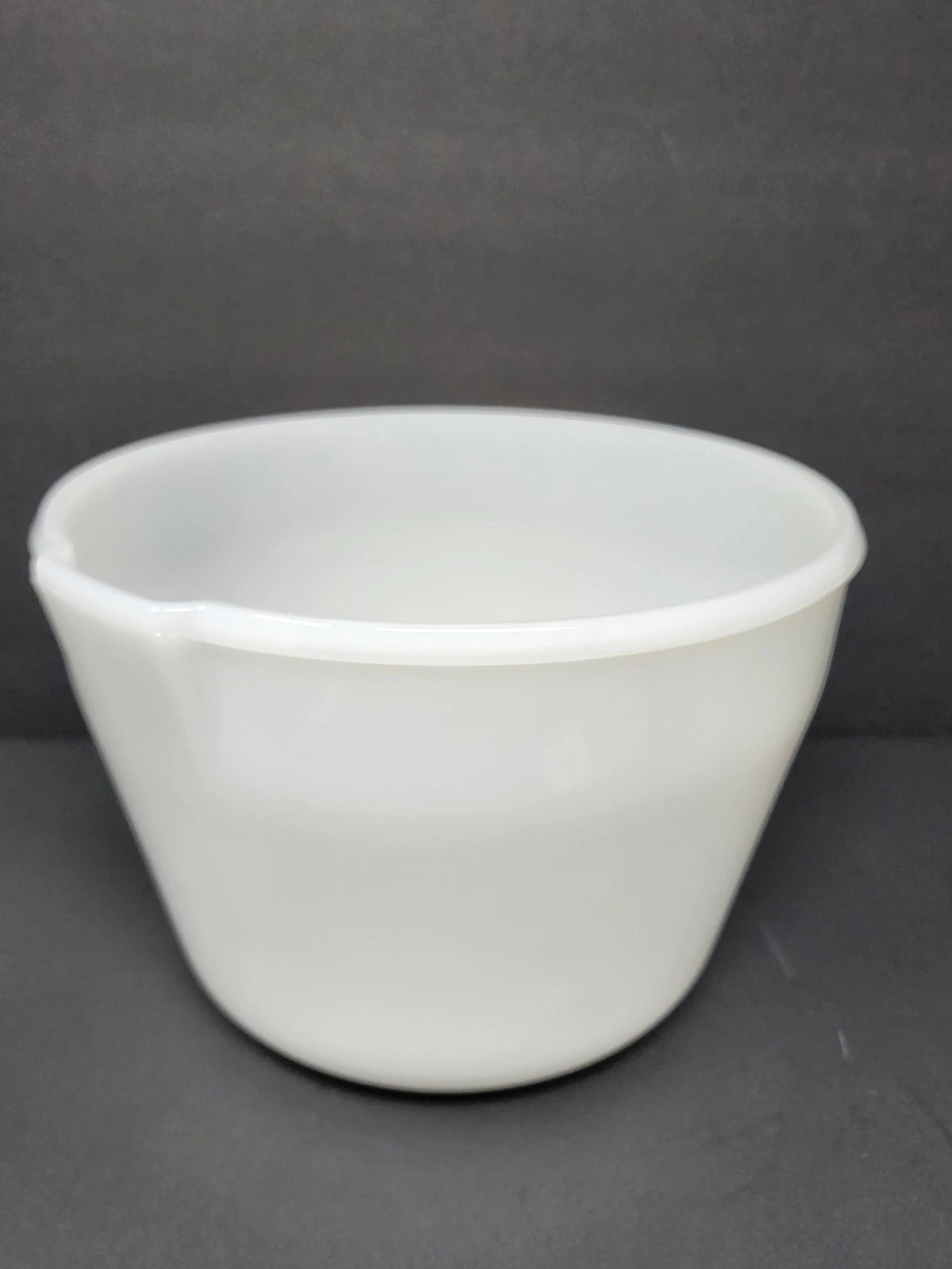 Ronson Foodmatic White Milk Glass Large Mixing Bowl 8.5" Vintage