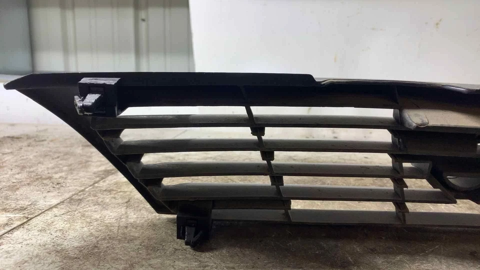 Grille Nissan Sentra 1995-1997 4dr OEM Foto 2 de 4