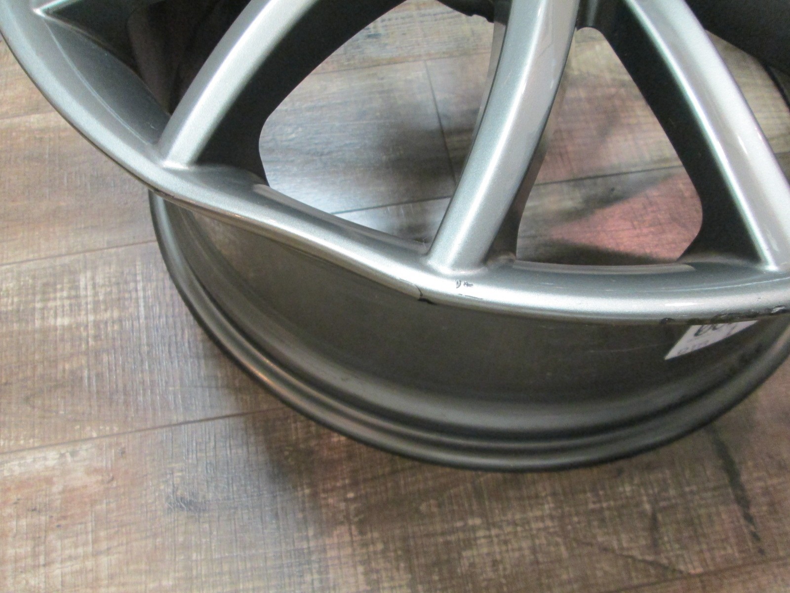Maserati Quattroporte Front Wheel / Rim # 247163 / 82126103
