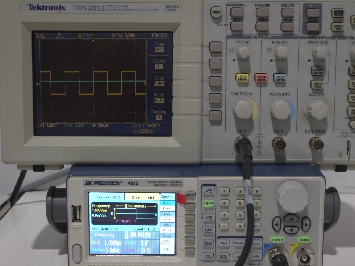 Tektronix TDS 2012 100 Mhz 1 GS/s Two Channel Digital Storage