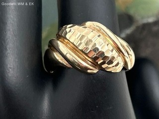 3.2g Solid 10K Yellow Gold Vintage MICHAEL ANTHONY Textured Dome Ring sz 8.5