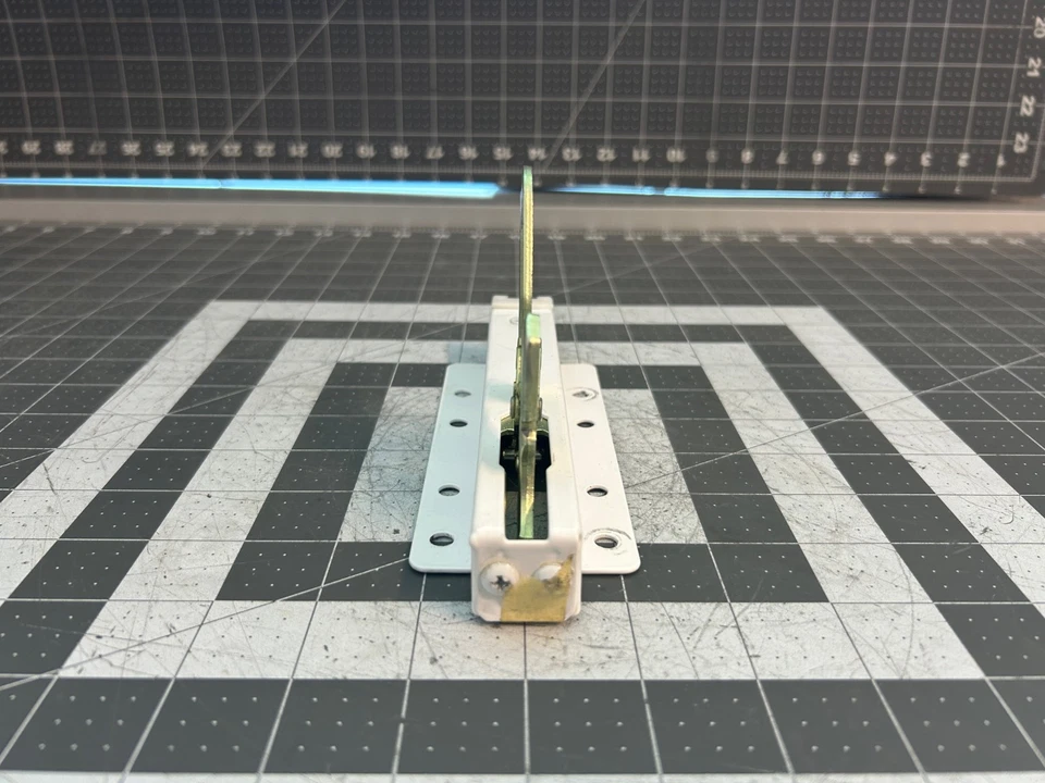 LG 冰箱门铰链 P# 4775JJ2011B — 第 2/4 张图片