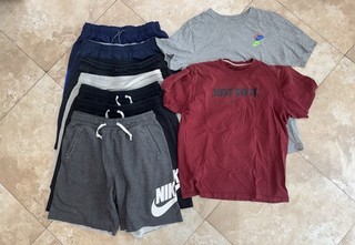 Lot Of 7 Nike athletic shorts & 2 shirts Men’s Size Medium