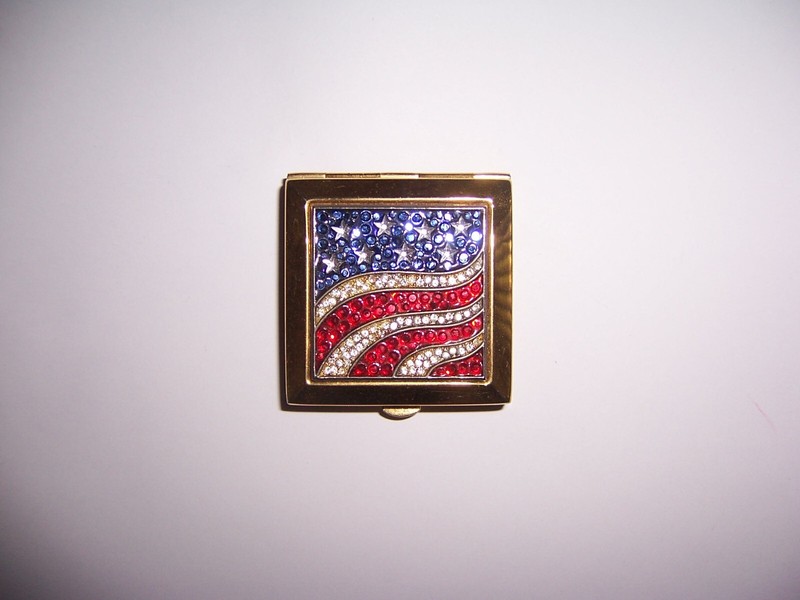 Estee Lauder Bejeweled "America The Beautiful "Compact 2002- U.S.A.