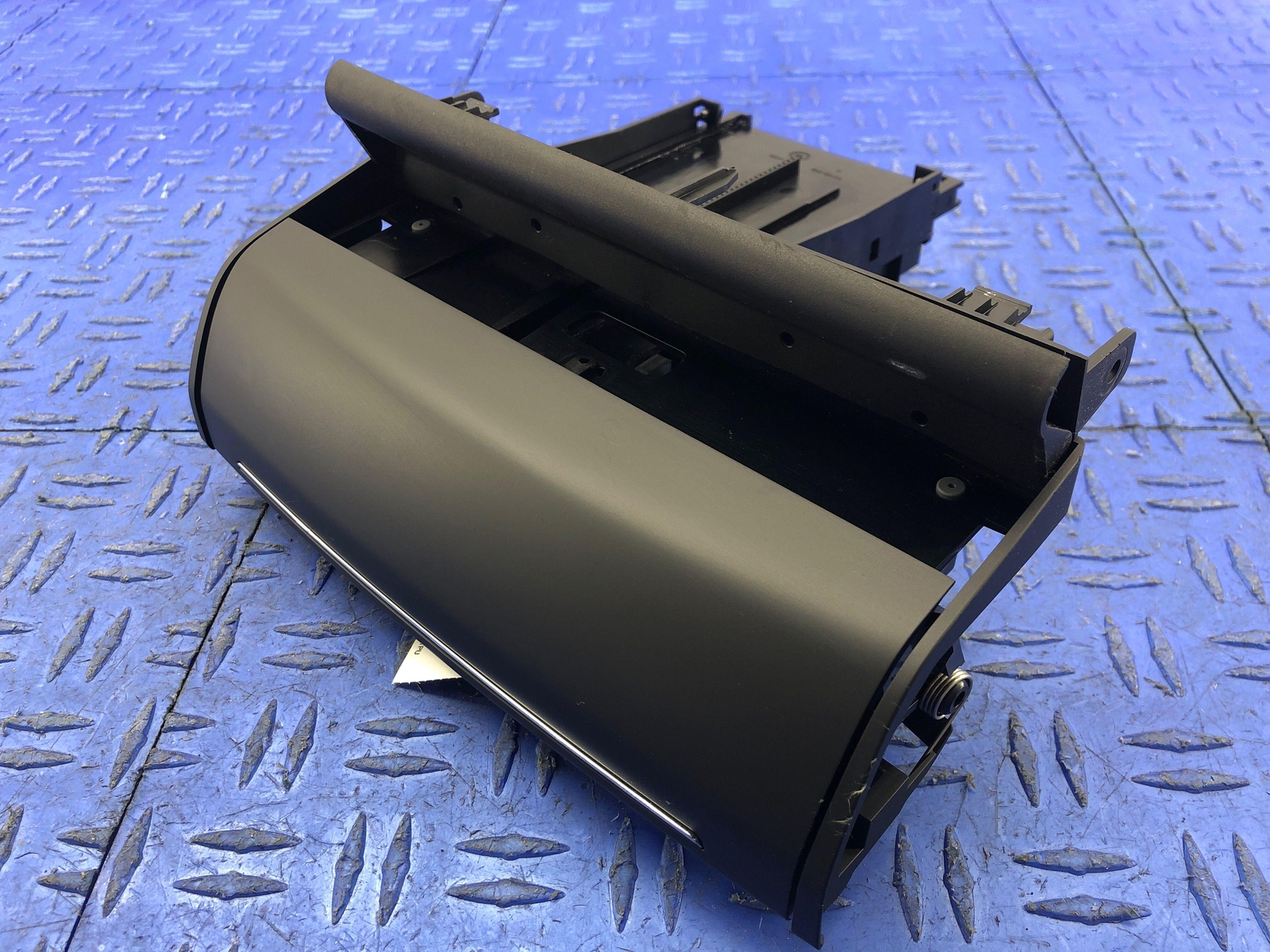 2014-2021 MASERATI QUATTROPORTE CENTER CONSOLE AUXILIARY USB PORT HUB 670066186