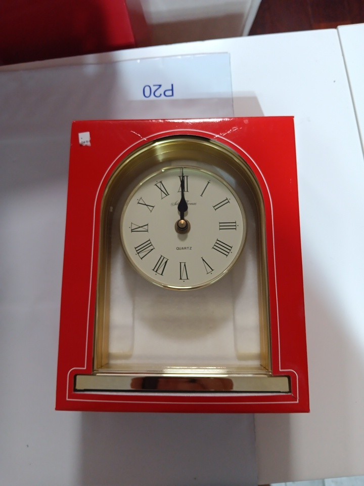 Vintage Seth Thomas Mantle Clock Goldtone/Roman Numerals/Quartz/7"/It Works!