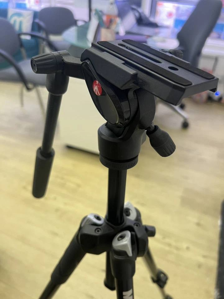 Manfrotto 290 Light 2-Stage Aluminum Tripod with Befree Live Fluid Video Head - Image 2 of 3
