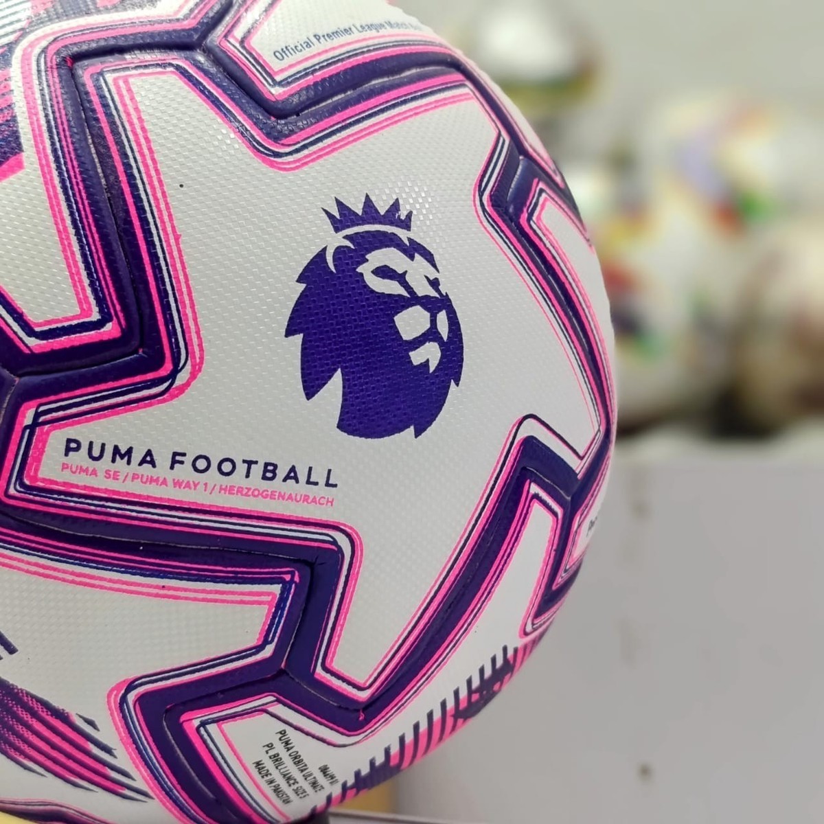Puma プーマ プレミアリーグBurnley FC ウォーマーUSサイズXL Puma Premier League Official Match Football Size 5-Perfect Gift