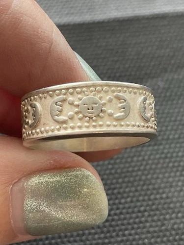vintage sterling silver ring Band textured sun and moon design Size 8