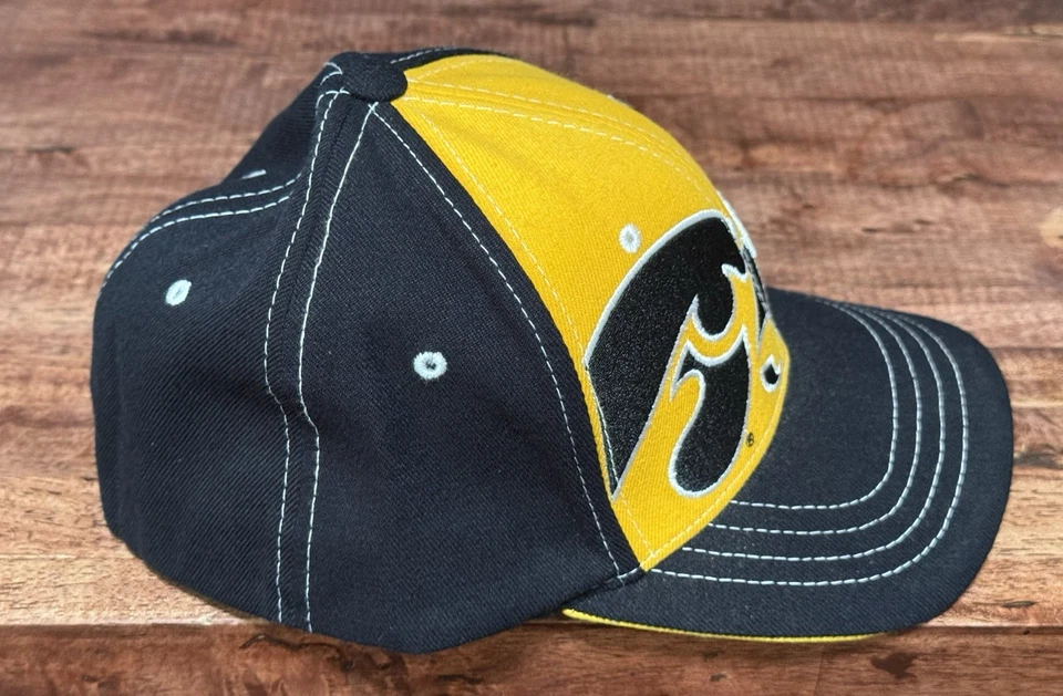 Vintage Iowa Hawkeyes Hat Cap Mens Spellout Fitted M/L - Image 2 of 4