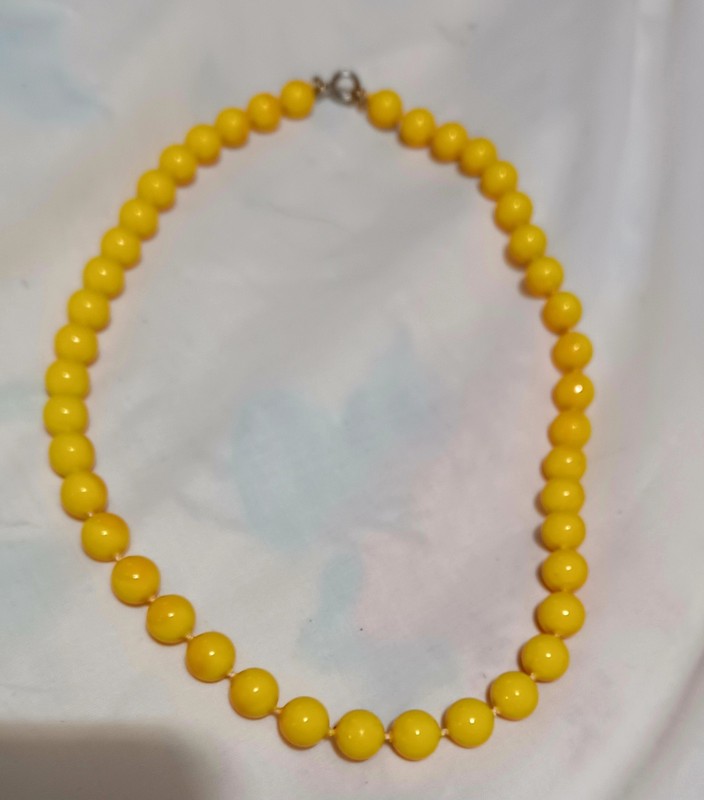 Beautiful Stunning Vintage Beaded Yellow Plastic Pearls Necklace