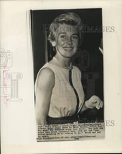 1962 Press Photo Actress Betsy Drake at divorce suit case against Cary Grant.