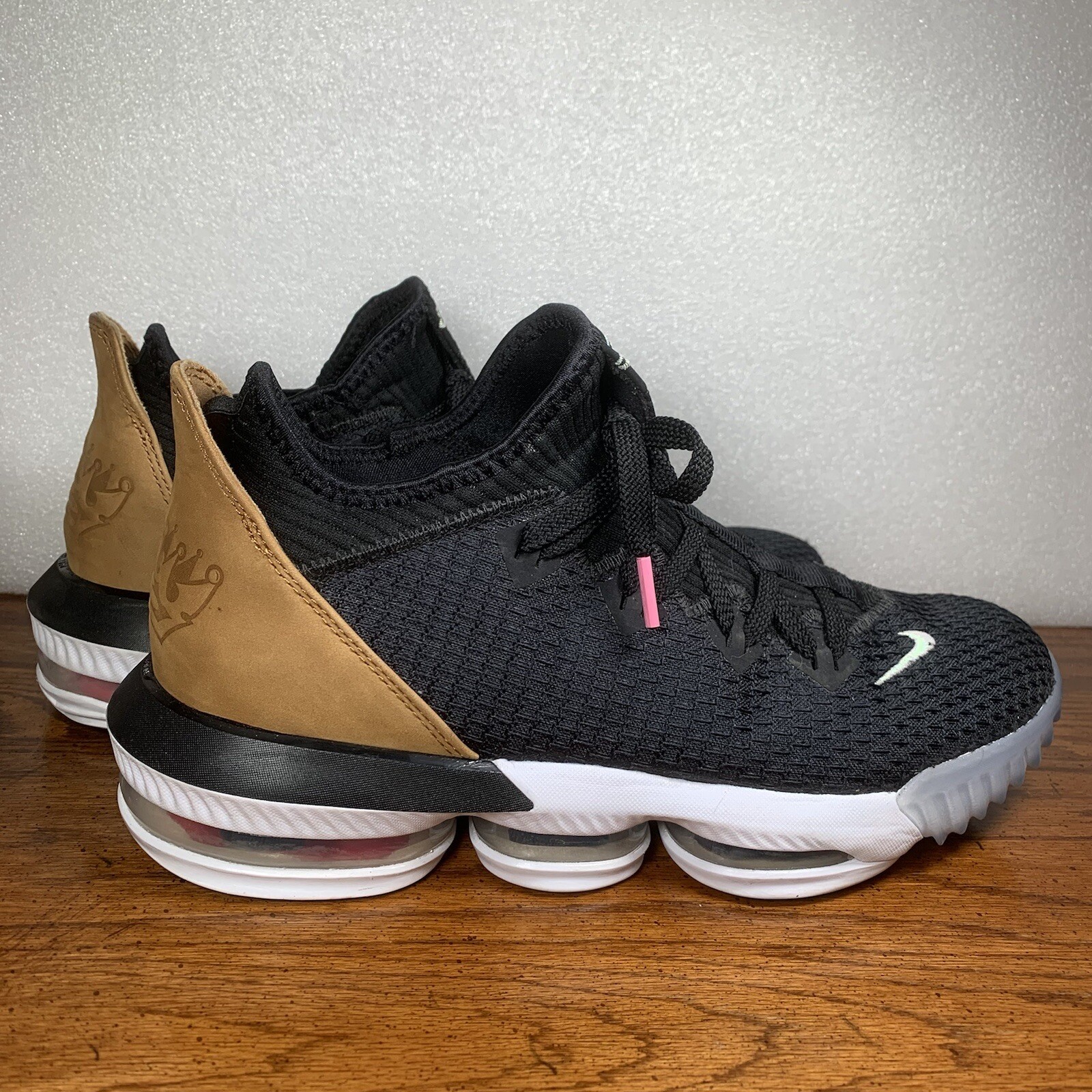 Aplicando Sonrisa saldar Nike Lebron James 16 Low “Soundtrack” Black Gold Pink Red C12668-001 US 8.5  | eBay