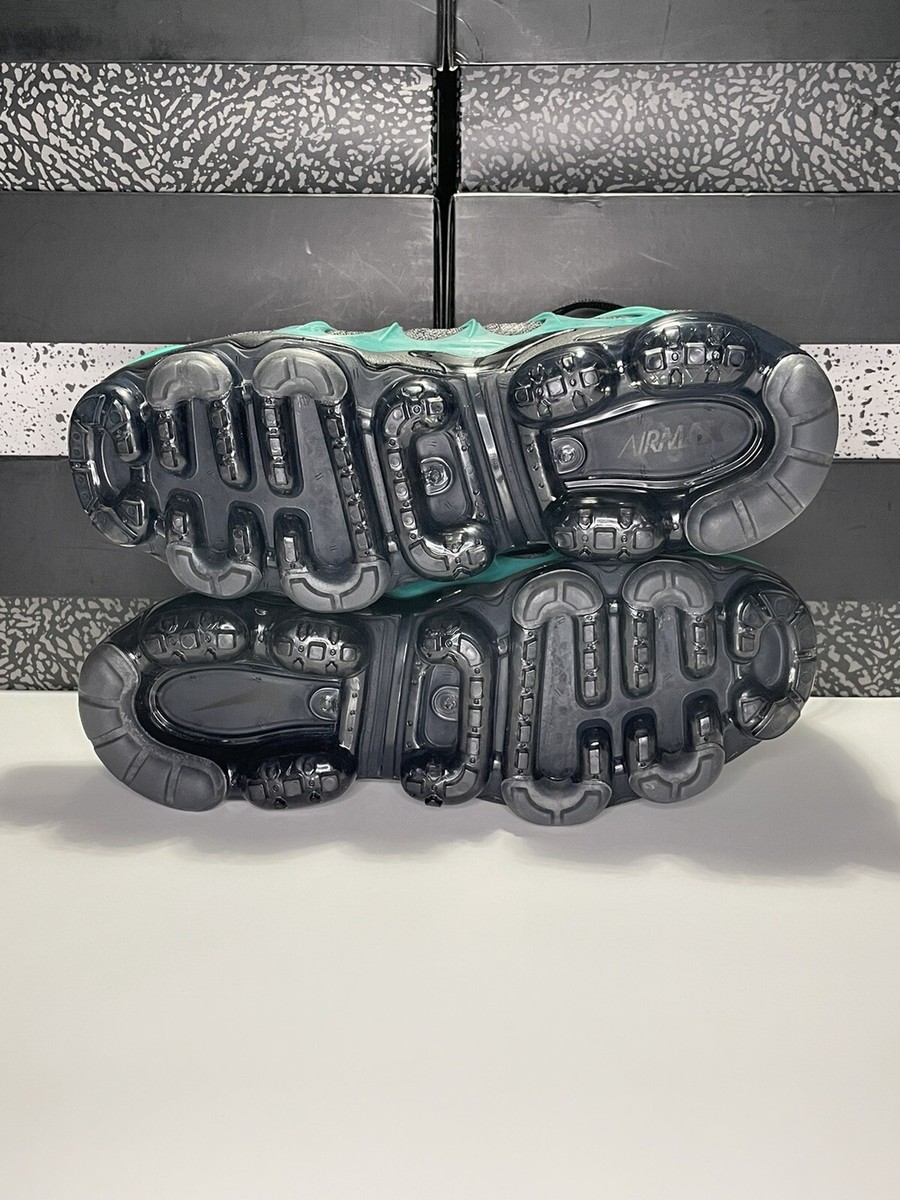 air vapormax plus black clear emerald