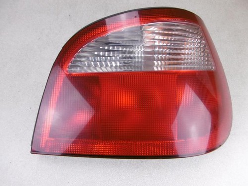 Feu Arrière Droit Pour RENAULT MEGANE 1 Phase 2 Coupé - Référence 7700428057 - Occasion En Bon État
