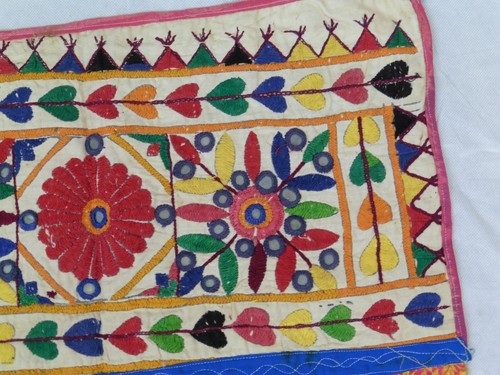Vintage Embroidered Banjara Mirrored Indian Toran Wall Hanging - Picture 3 of 7