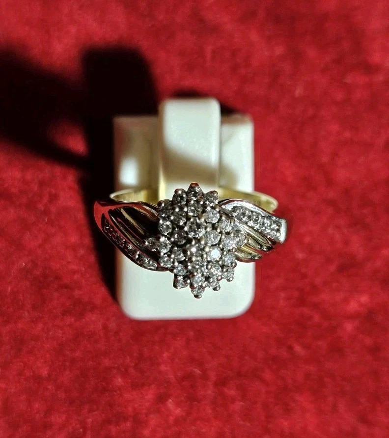 9ct Gold & Diamond Cluster Ring: Size M1/2: 0.39 Carats: 3.7 Grams: Hallmarked - Image 3 of 4