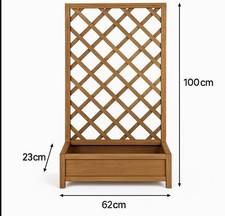 Quality Large Wooden Free Standing Planter Stand with Lattice Trellis Panels for
