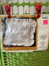 Vintage 1986 The Creative Circle 0465 Colonial Welcome Pineapple 14" Pillow Kit