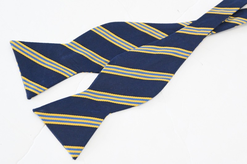 BROOKS BROTHERS MAKERS STRIPED BLUE MEN'S BOW Tie W:2 1/2" BY L:18"