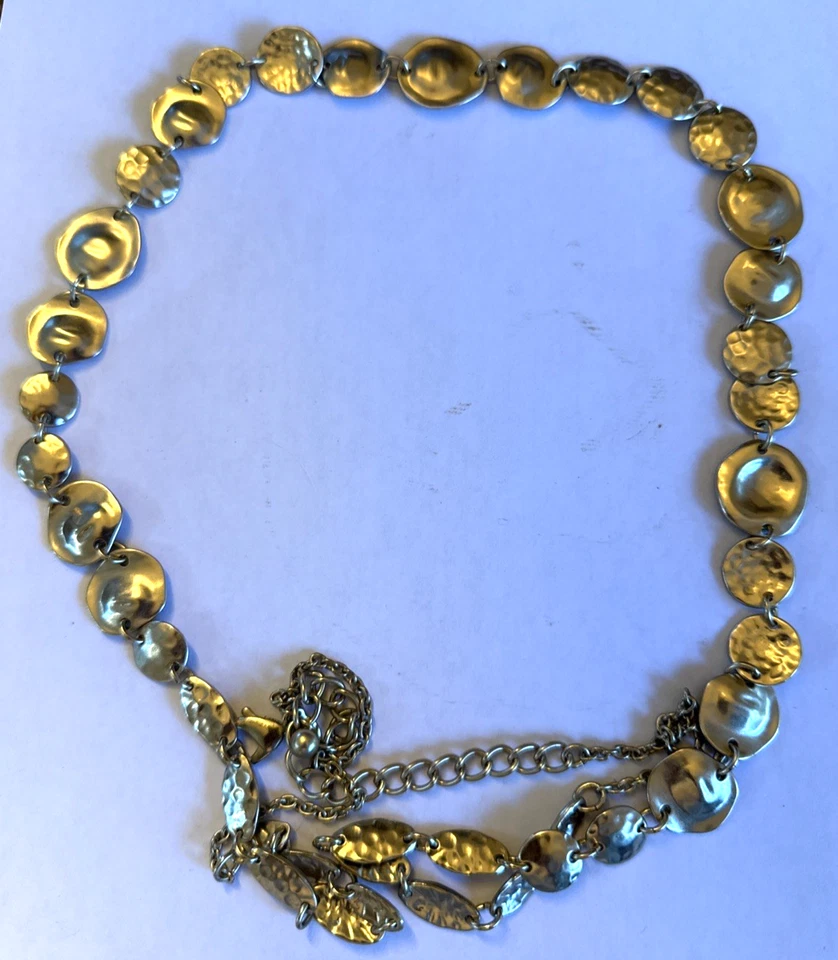 Cinturón o collar Chico's disco de metal martillado dorado brillante 36 38" Foto 4 de 4