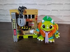 Crate Creatures Surprise SIZZLE Interactive Toy MonsteR W/Crate Eyes Glow Grow