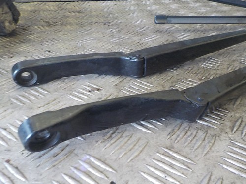 VAUXHALL ASTRA FRONT WIPER ARM PAIR OF LEFT & RIGHT J MK6 2010-2015 - Picture 2 of 6