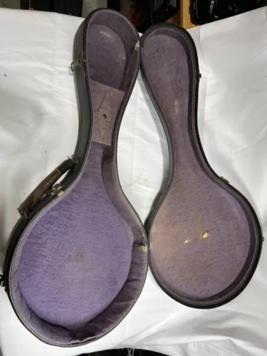 VINTAGE GIBSON A STYLE MANDOLIN HARDSHELL CASE