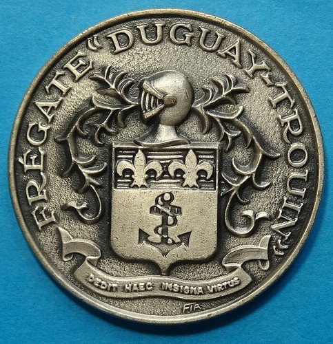 INSIGNE MARINE : fregate LA DECOUVERTE augis