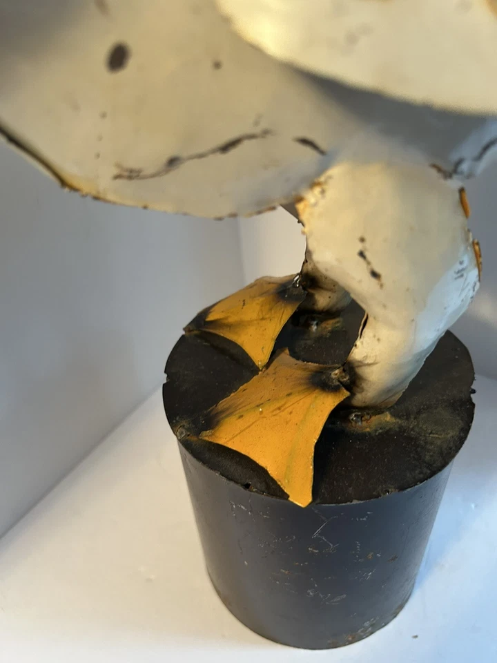 "Arte de jardín rústico de patio de metal pelícano/cigüeña en poste con su captura 17"" X 11""" Foto 3 de 4