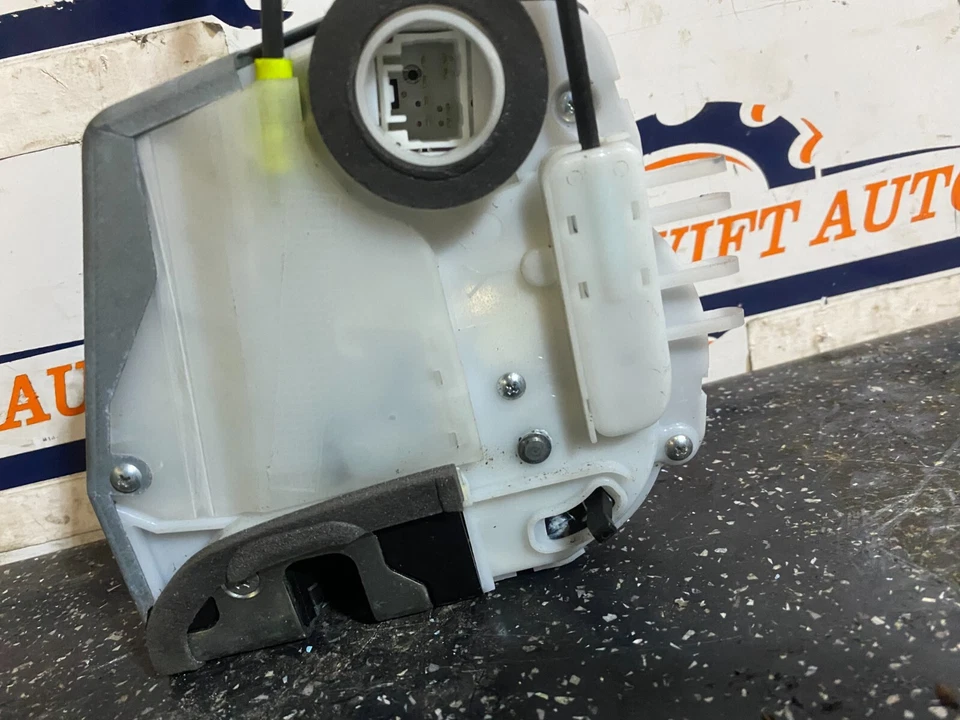 TOYOTA YARIS TR D-4D MK2 задний пассажирский левый замок защелка подлинный 2010 - Изображение 4 из 4