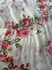 Copricuscino Cornell floreale 2 aprile - chiusura con bottoni