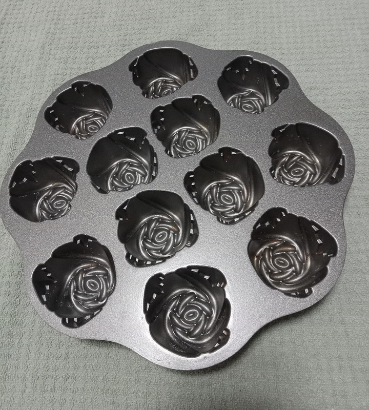 Sweetheart Rose Nordic Ware Baking Pan Muffin Cake Cupcake Non-Stick Metal USA