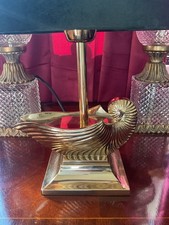 „NAUTILUS“, Mid Century Tischlampe,Messing Muschel,37cm, Grüner Samtschirm