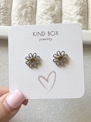 Kind Box Silver & Yellow Daisy Flower Stud Earrings Metal Floral Theme