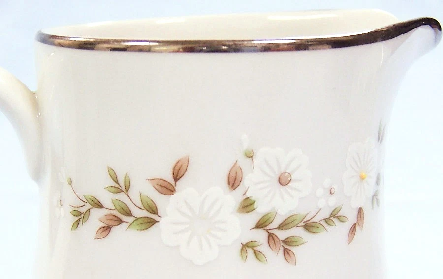 Mikasa Andrea 5852 "DAISY" CREMA Y AZUCARERO con Tapa, Borde Tono Platino, Japón Foto 4 de 4