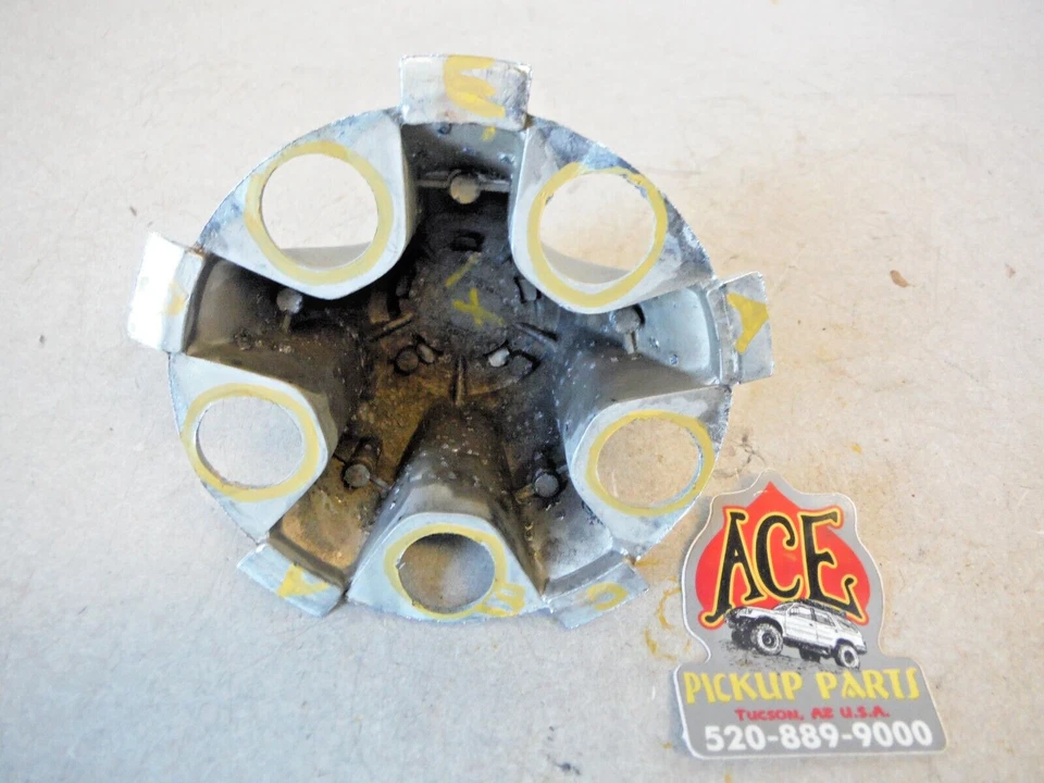 66 1966 Plymouth Barracuda Valant OEM Center Cap 2530340 Foto 4 de 4