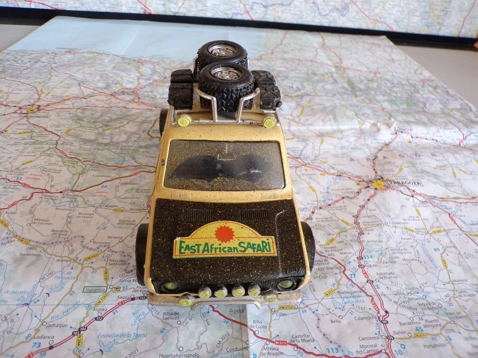 FIAT 128 n°48 East African Safari Ancienne POLISTIL S 7  1/25 avec défaut - Photo 2/4