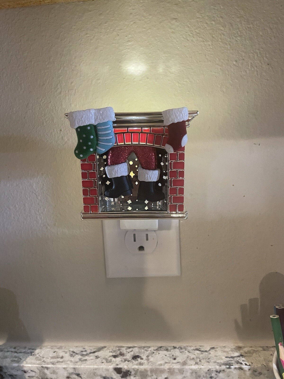 Bath and body Works Christmas fireplace wallflower used-image